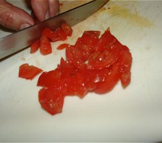 Step 1: Remove the seeds from the ripe tomatoes and dice.